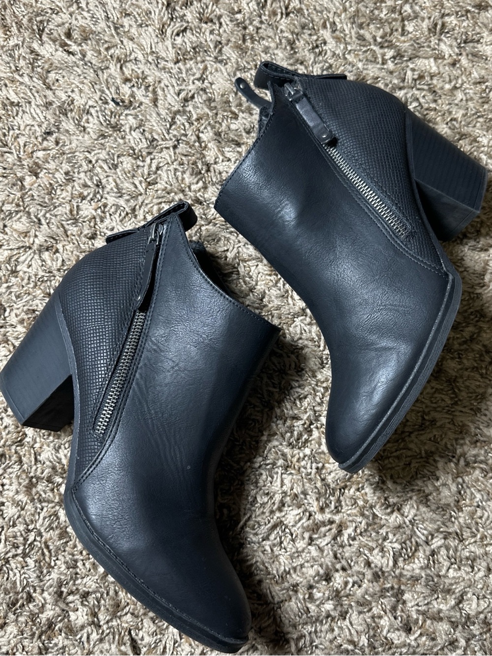 DV by Dolce Vita Black Faux Leather Ankle Booties Side Zip Block Heel Size 10